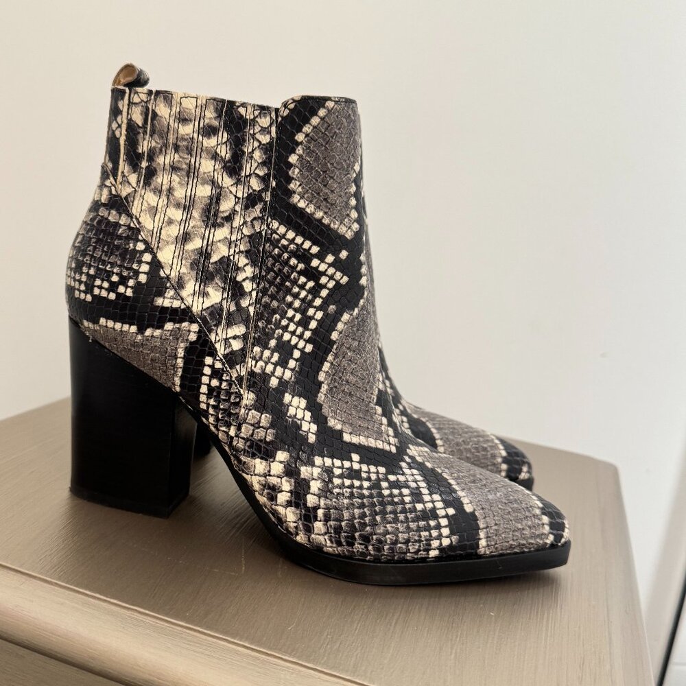 Marc Fisher Oshay Pointed Toe Bootie Size 6m - image 5